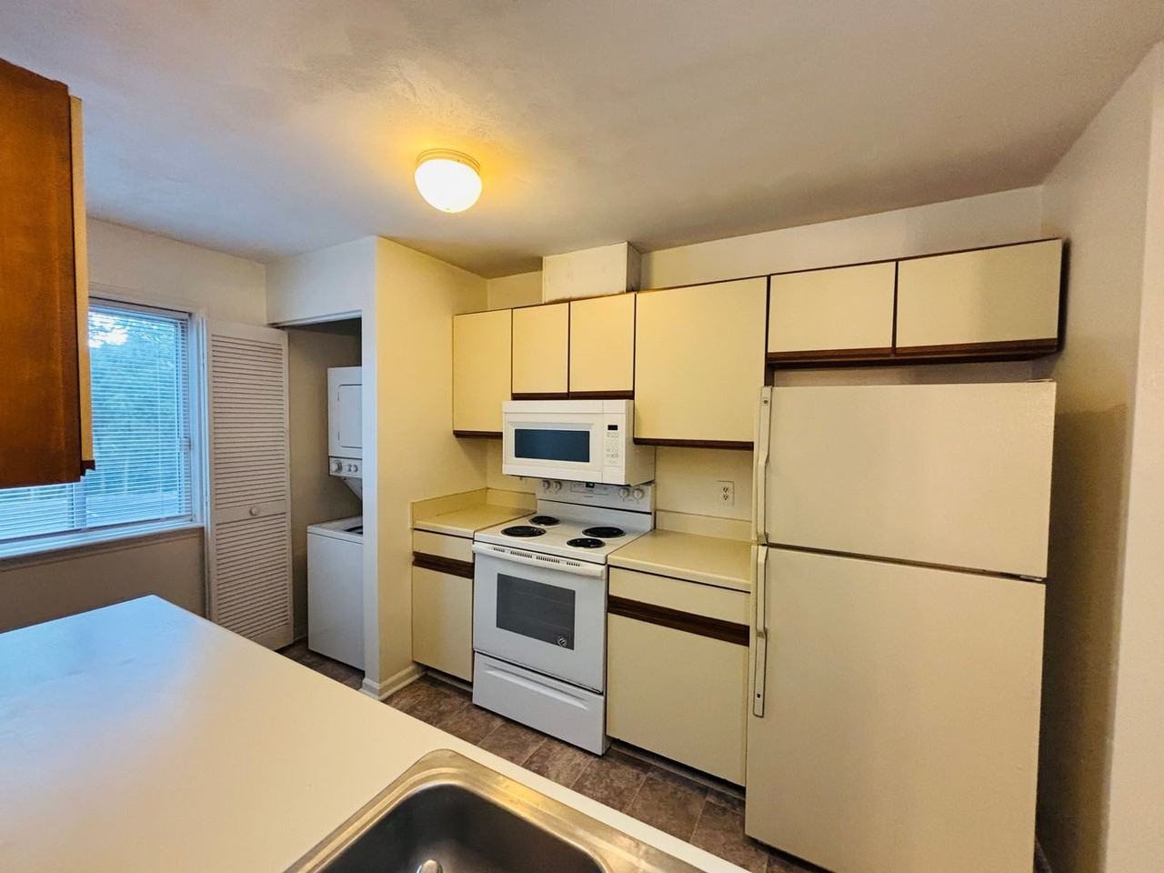 401 Berryfield Ln Apt E #Apt E