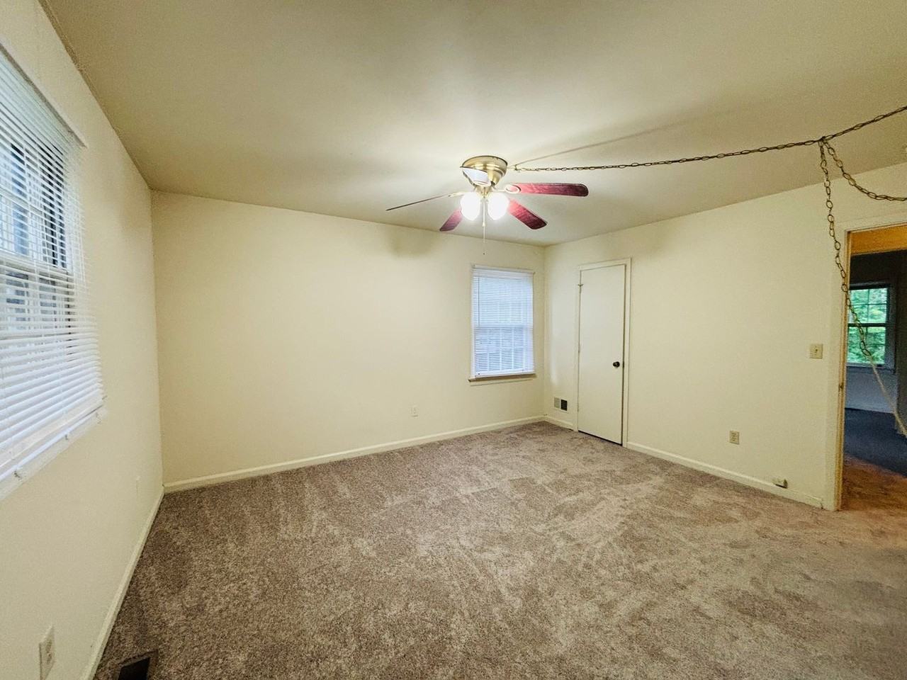 124 Camelot Court - Photo 2 of 20