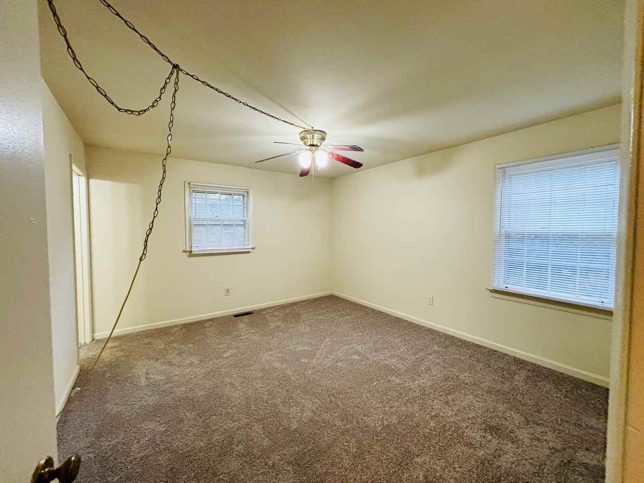 124 Camelot Court - Photo 4 of 20