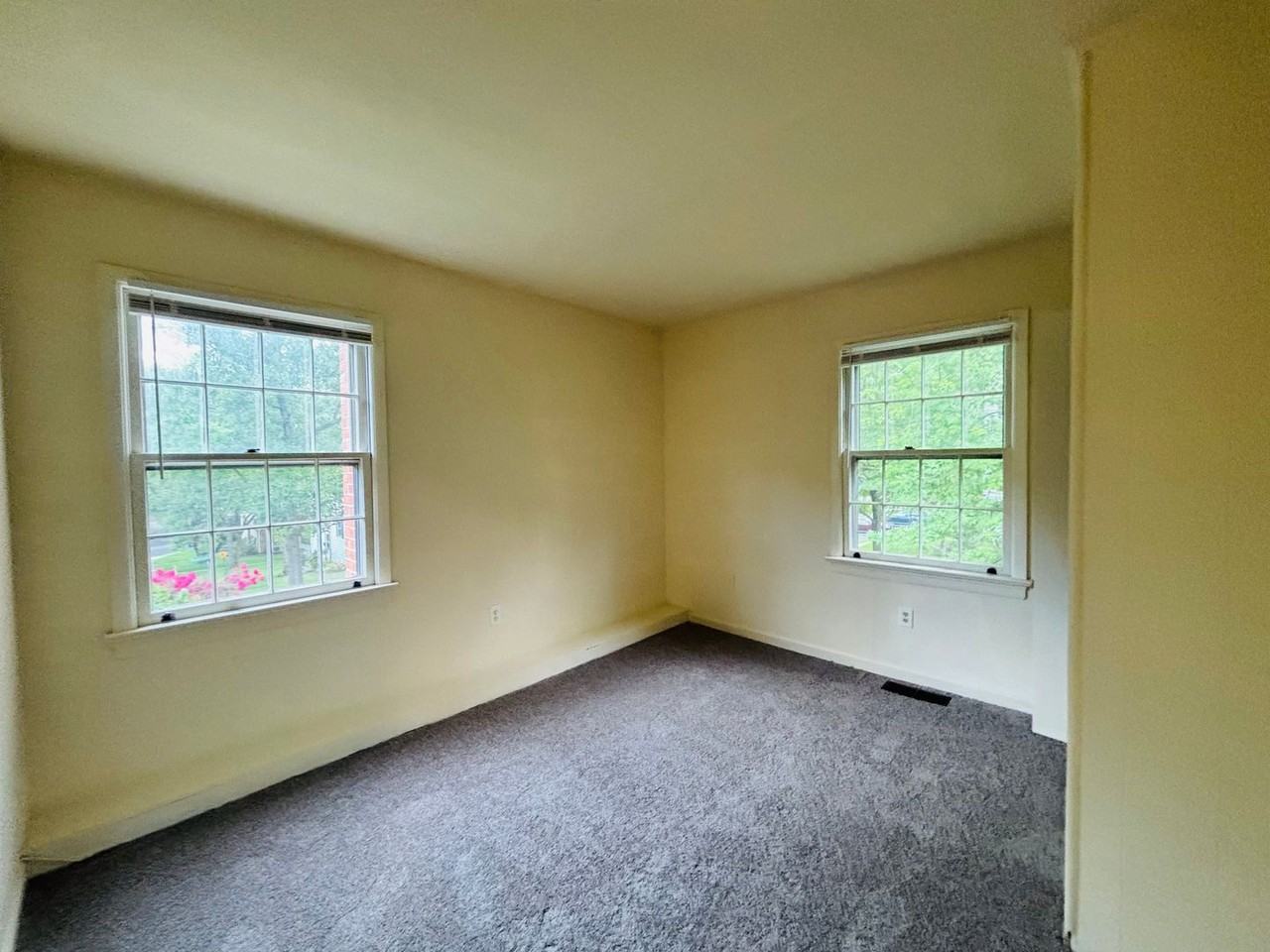 124 Camelot Court - Photo 5 of 20