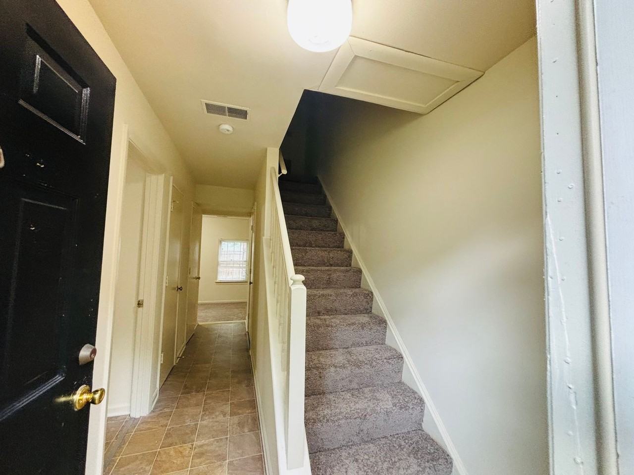 124 Camelot Court - Photo 7 of 20