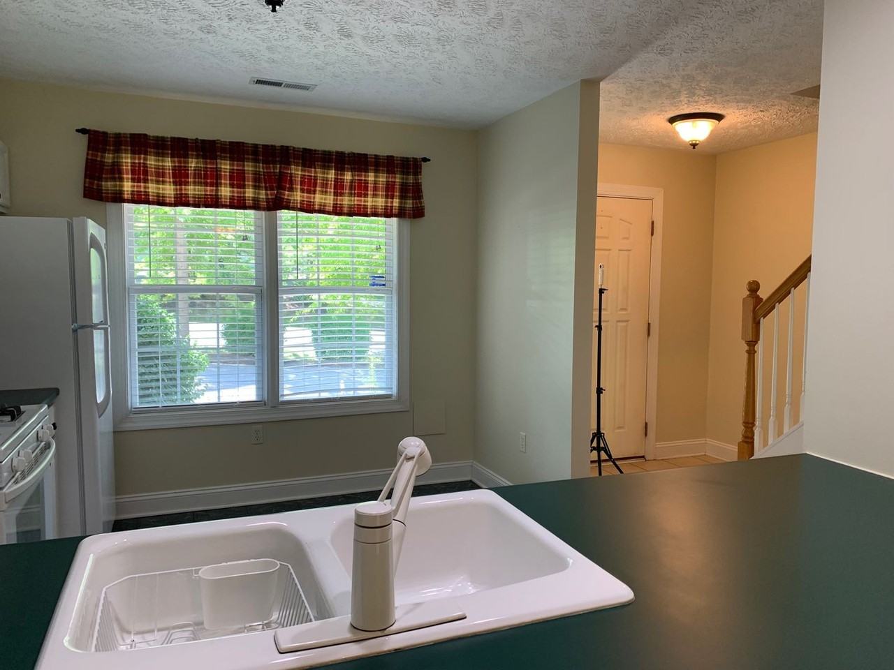 435 Oaktree Blvd - Photo 7 of 20