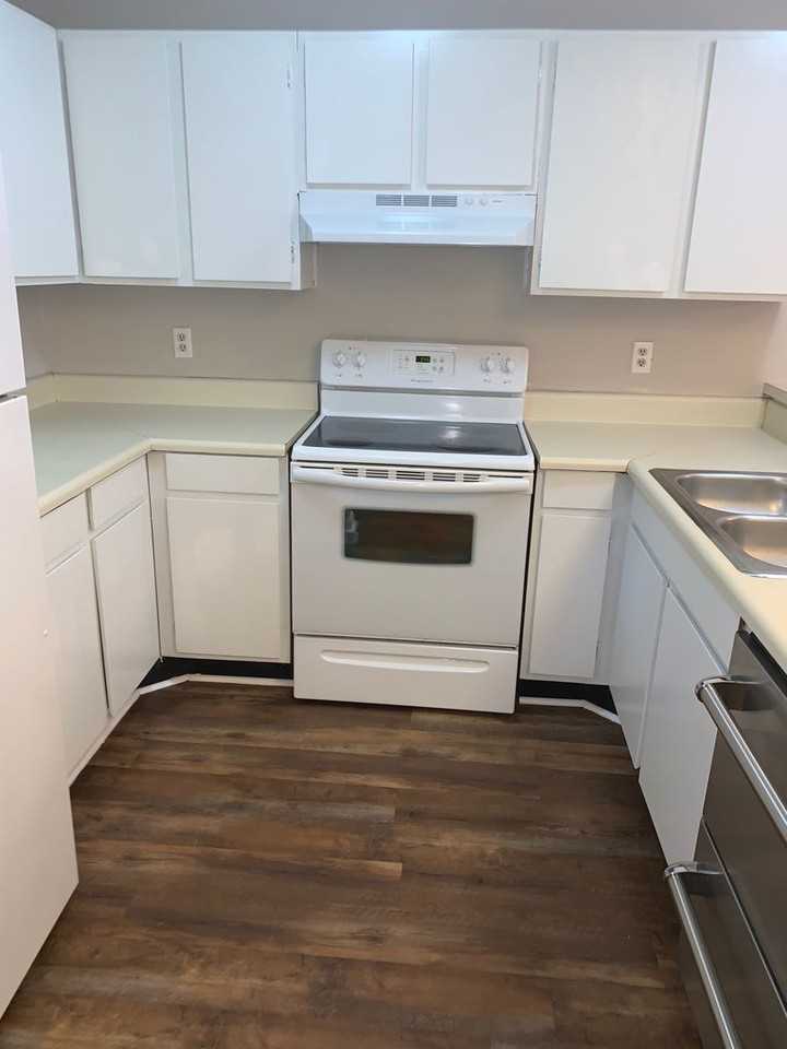 1712 Eagles Pl #G203 - Photo 5 of 8