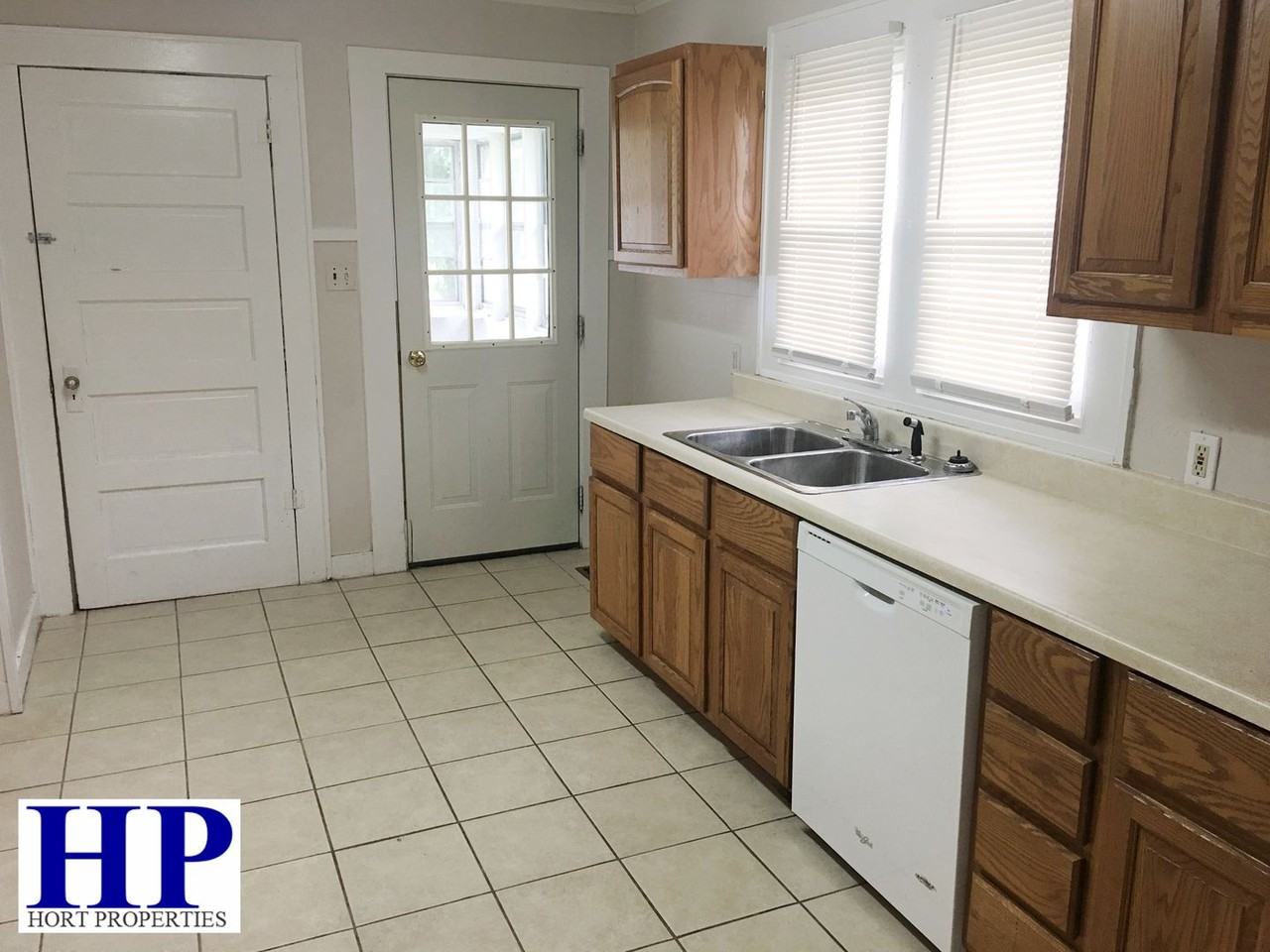 1521 11th St - Photo 3 of 3