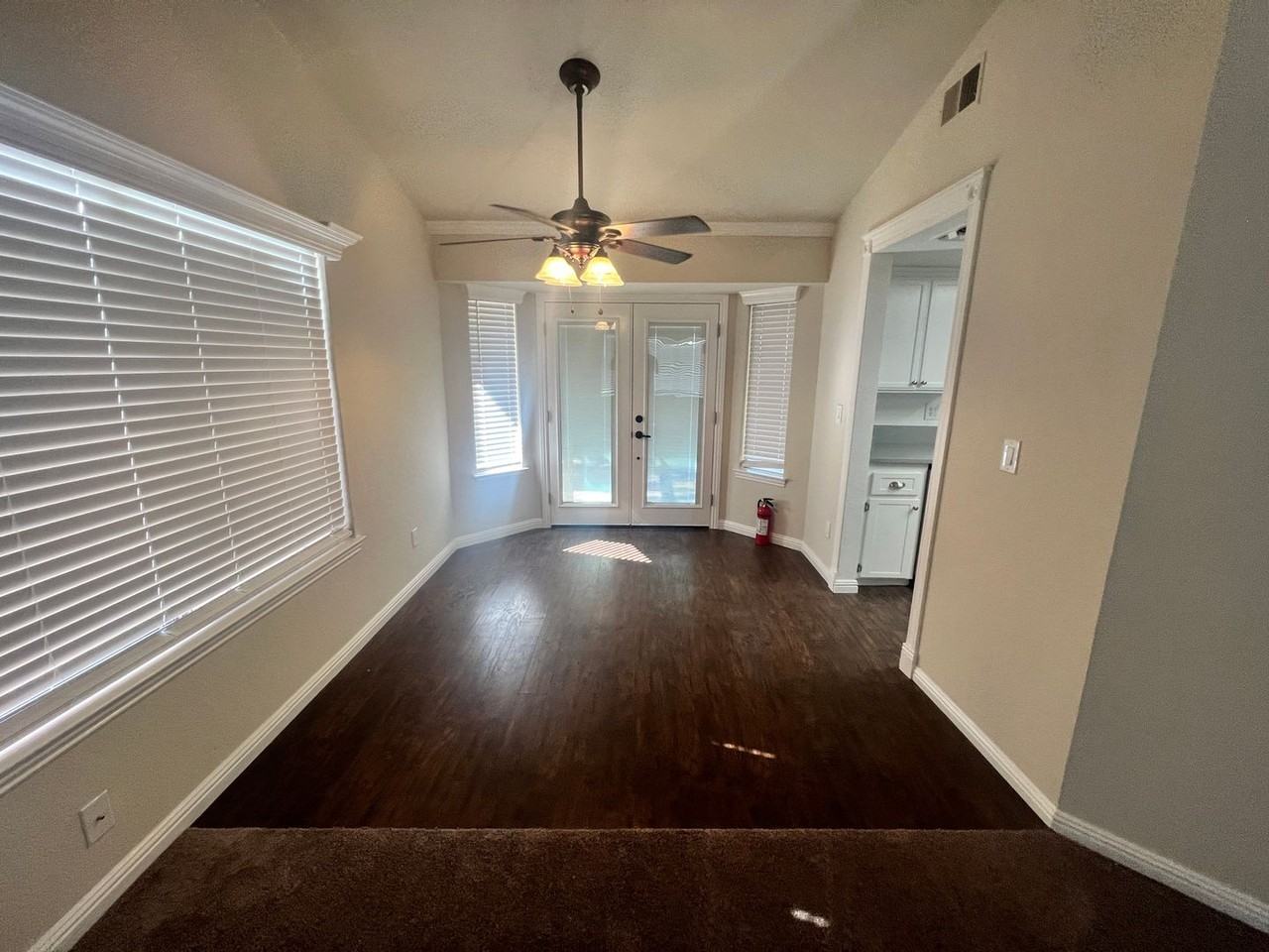 561 Amanda Ct - Photo 4 of 47