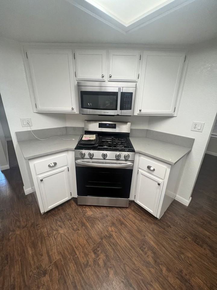 561 Amanda Ct - Photo 7 of 47