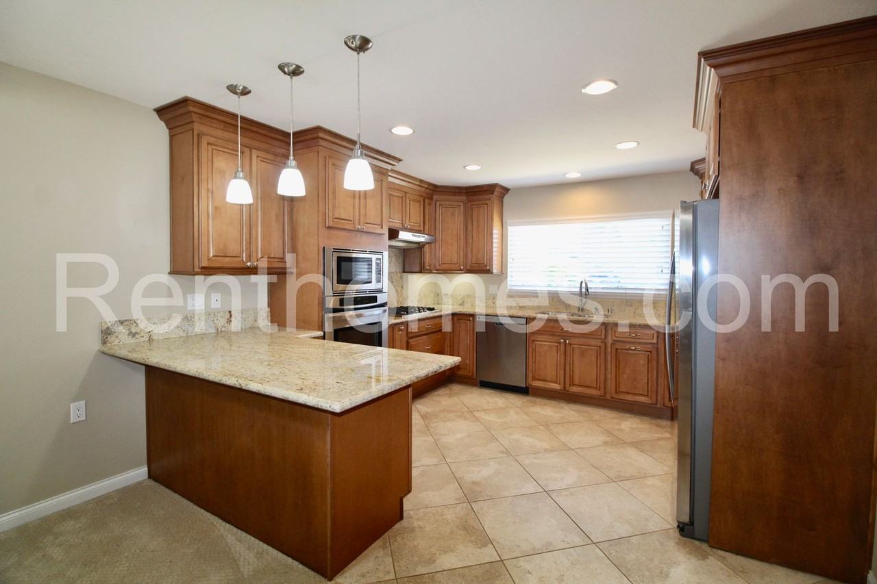16449 Felice Dr - Photo 5 of 29