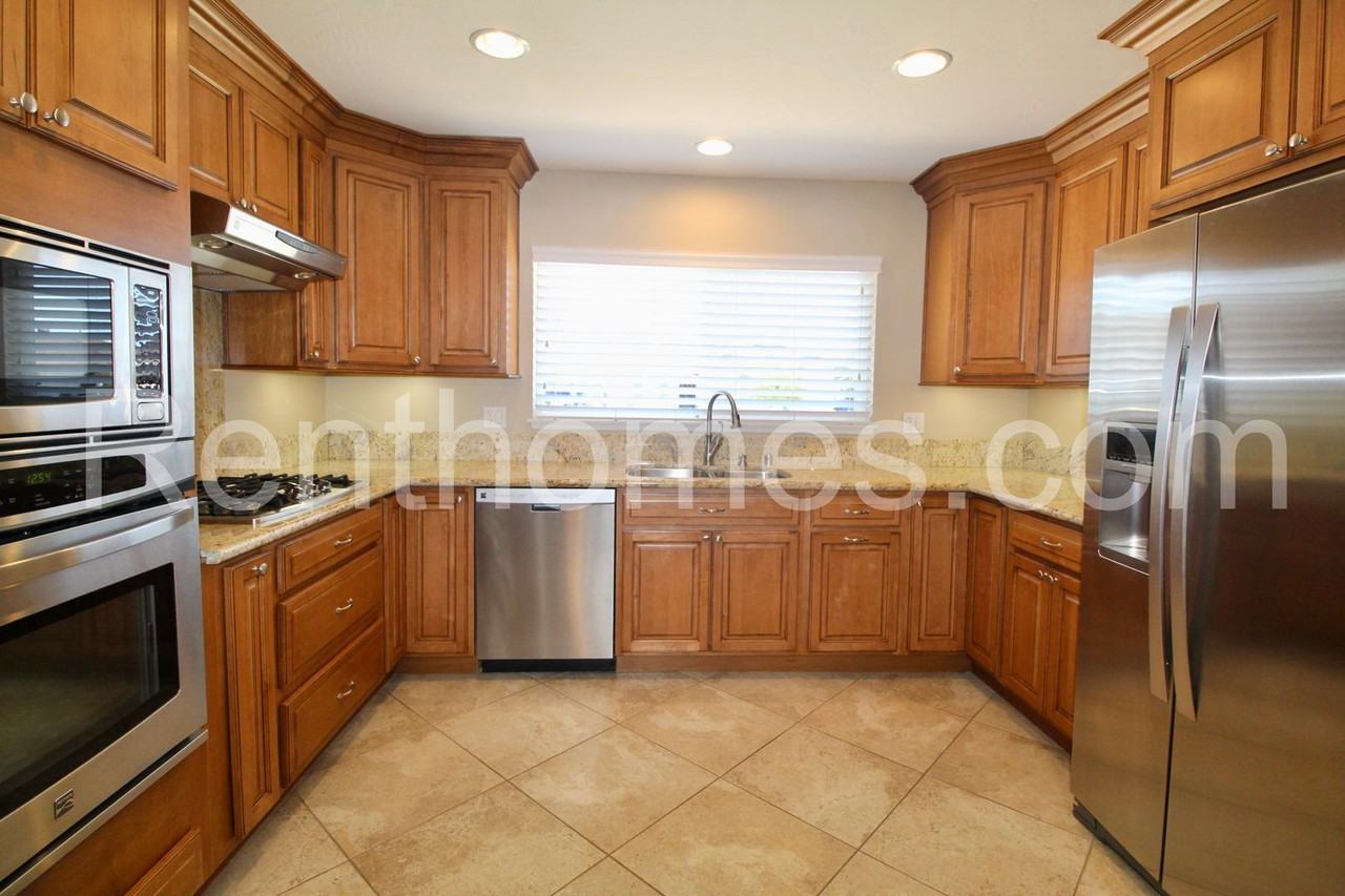 16449 Felice Dr - Photo 7 of 29