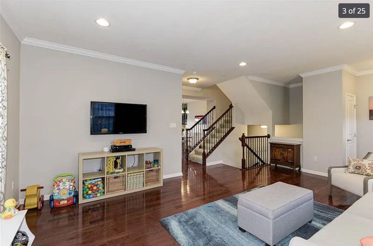 710 Carver Dr - Photo 3 of 25