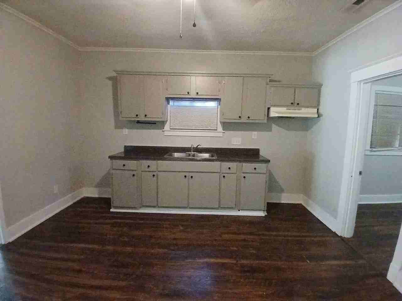 1436 Maplewood Street - Photo 4 of 8