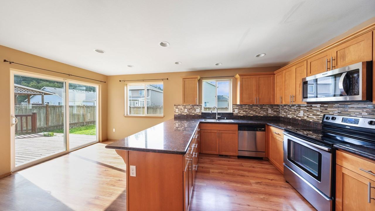2385 Sw Navigator Loop - Photo 4 of 12