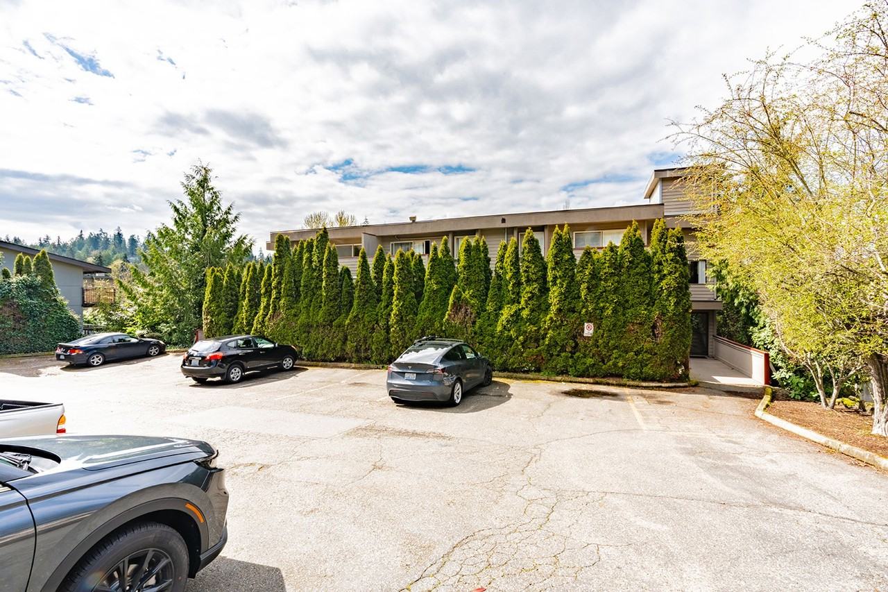 425 Apartments - Photo 2 of 10