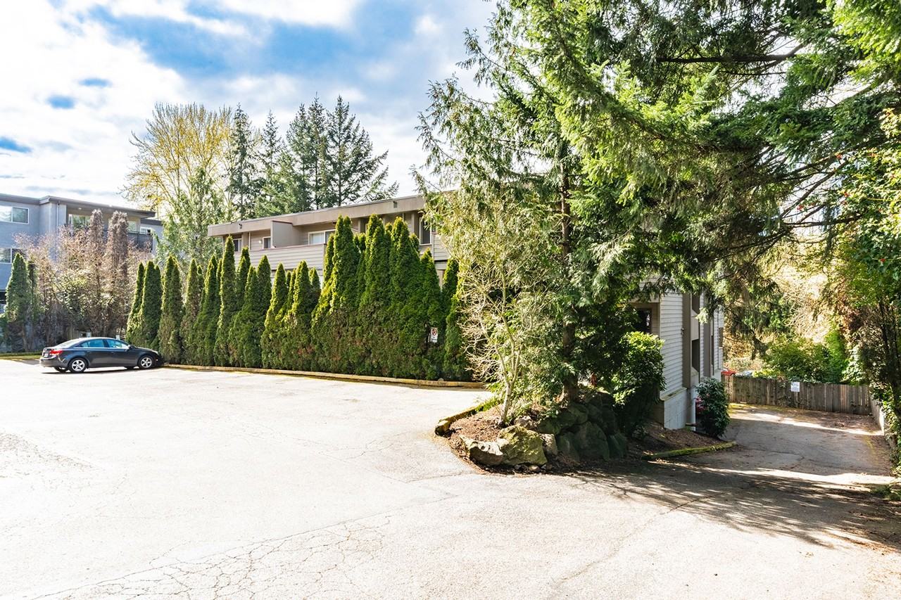 425 Apartments - Photo 7 of 10