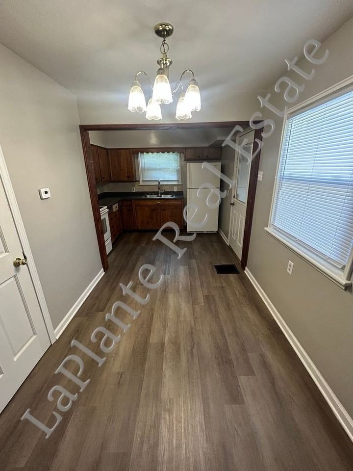 715 Carver Blvd - Photo 3 of 11