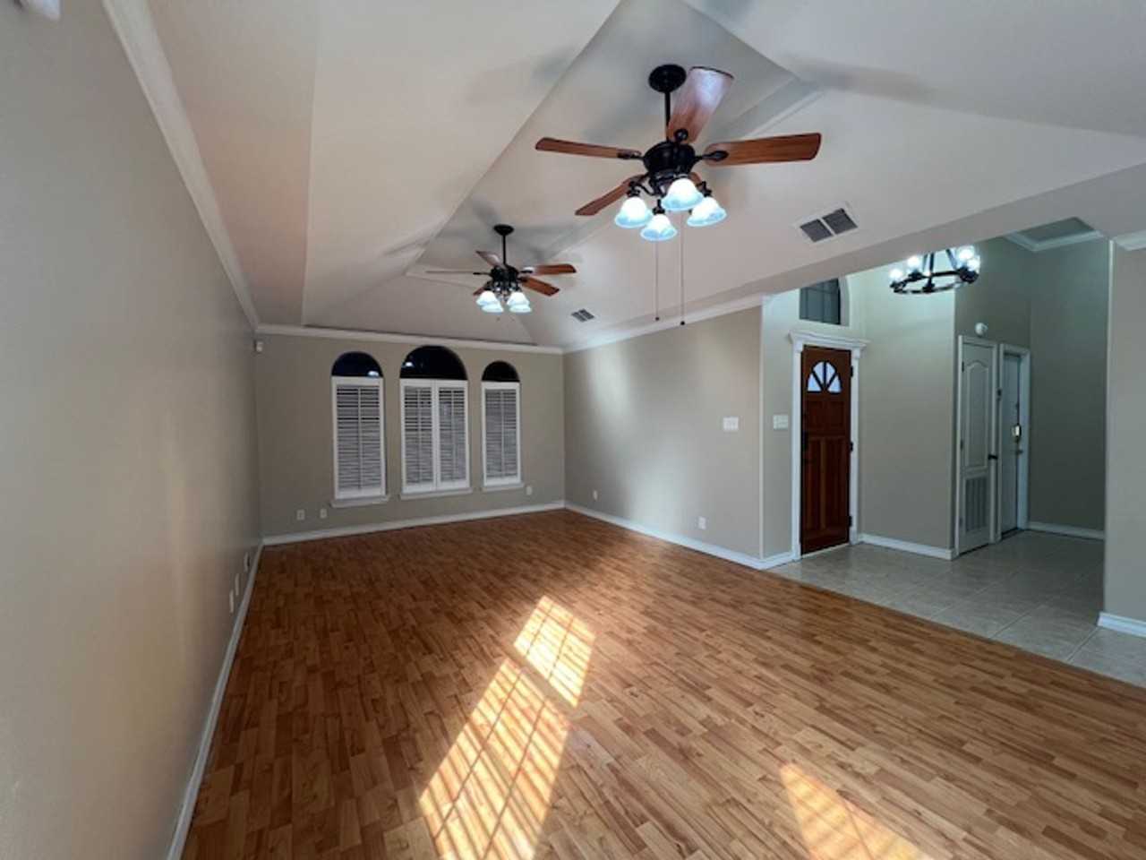 822 Topaz Trl - Photo 2 of 20