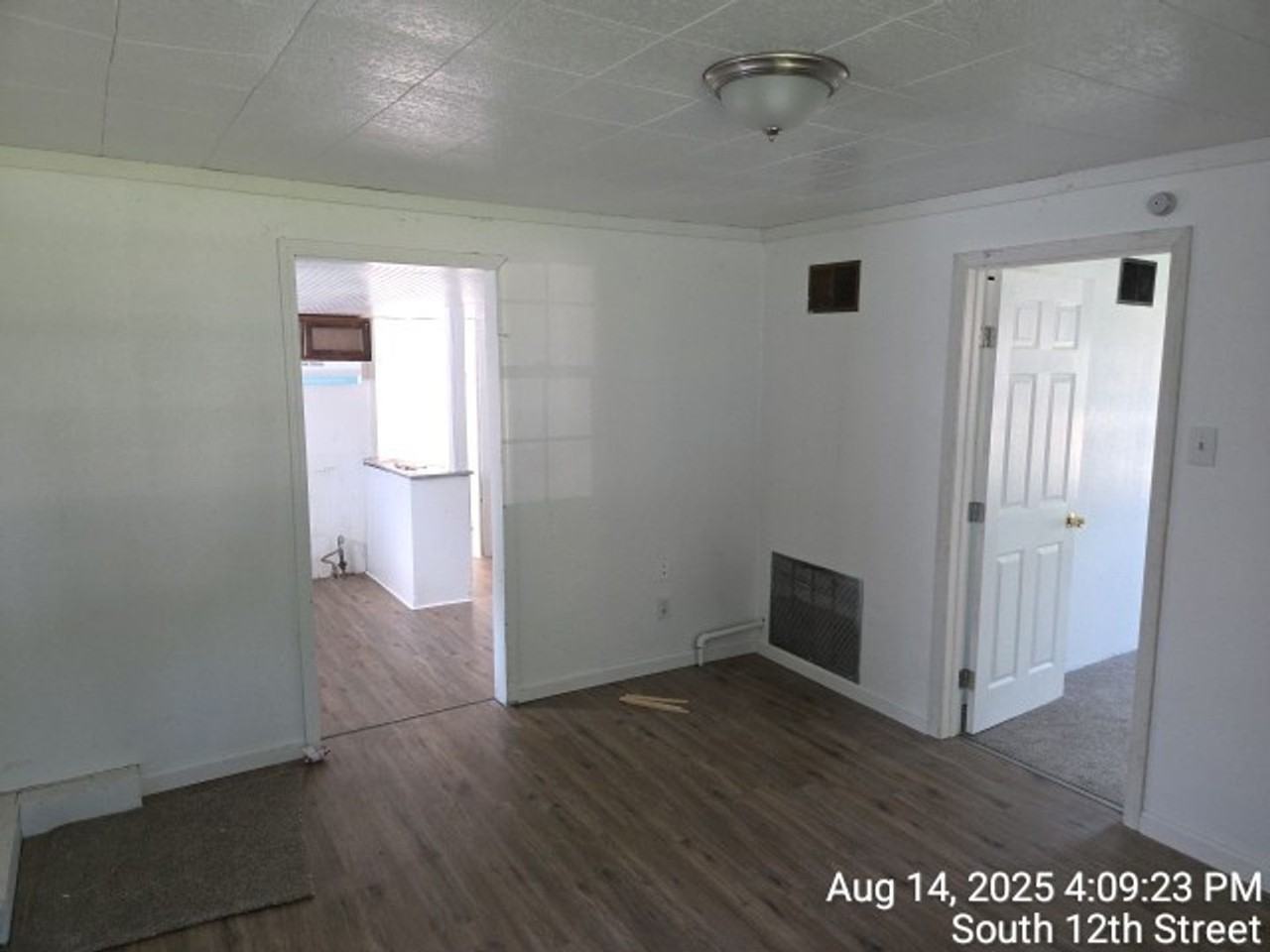 110 12th St - Photo 3 of 7