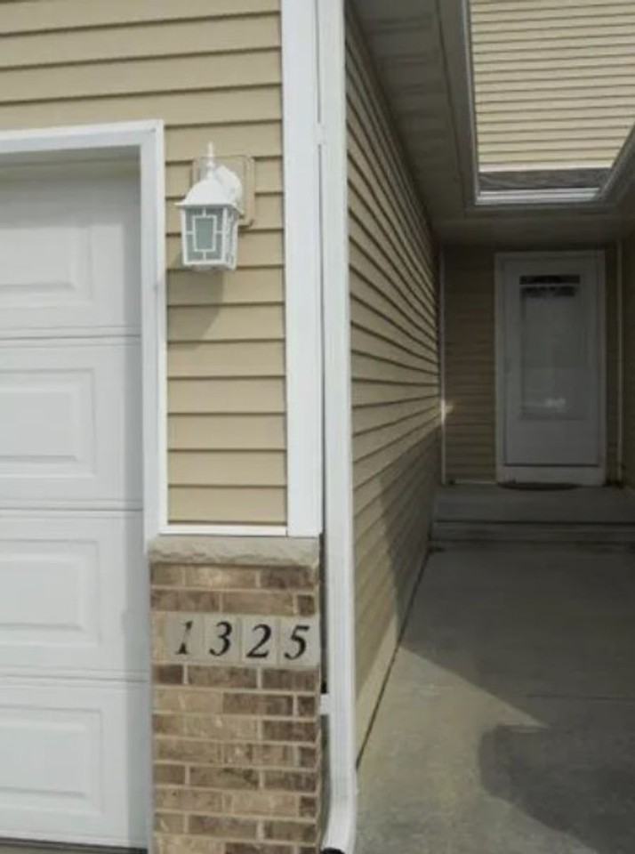 1325 Creekside Ct - Photo 4 of 12