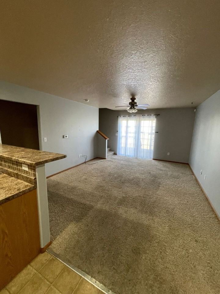 1325 Creekside Ct - Photo 6 of 12