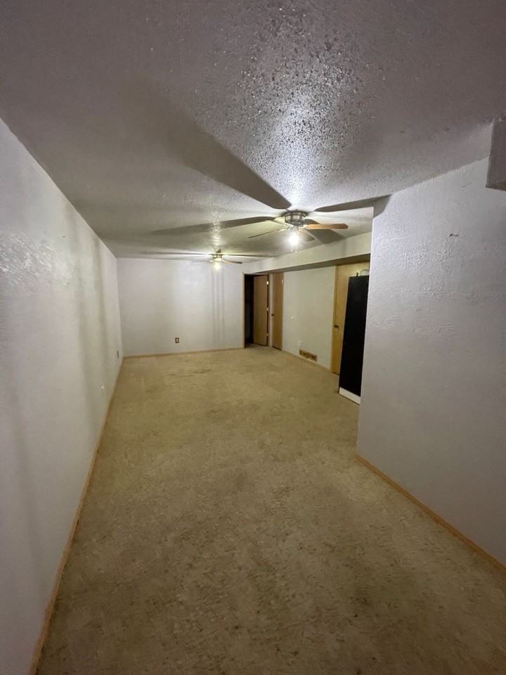 1325 Creekside Ct - Photo 7 of 12