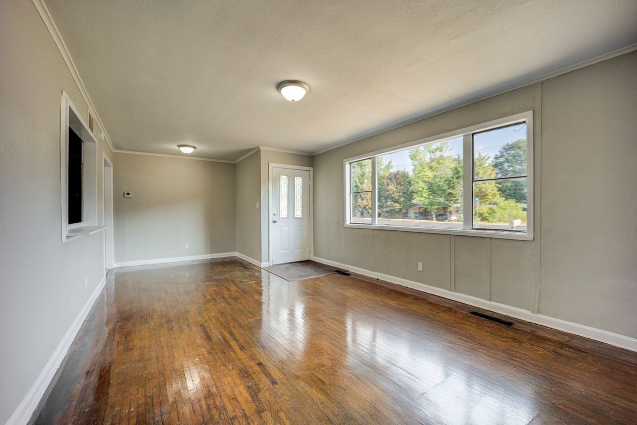 2924 Phoenix Ave - Photo 2 of 22