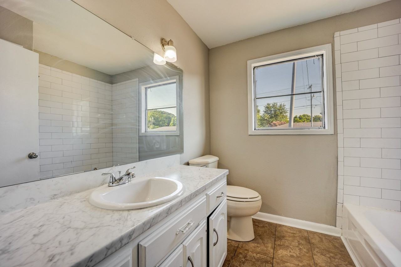 2924 Phoenix Ave - Photo 3 of 22