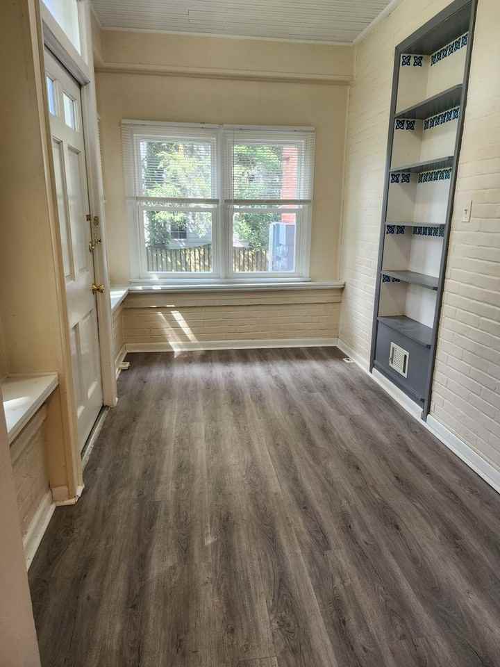 323 N College Pkwy - Photo 2 of 17