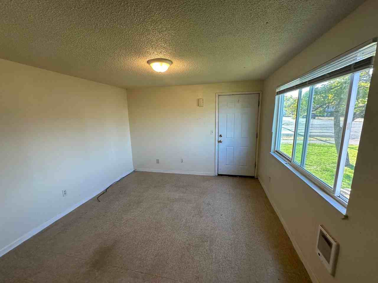 521 Madison St Se - Photo 2 of 10