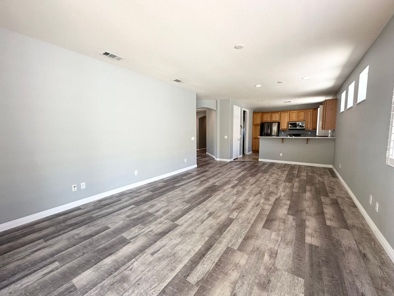 1694 Sarazen St - Photo 4 of 27