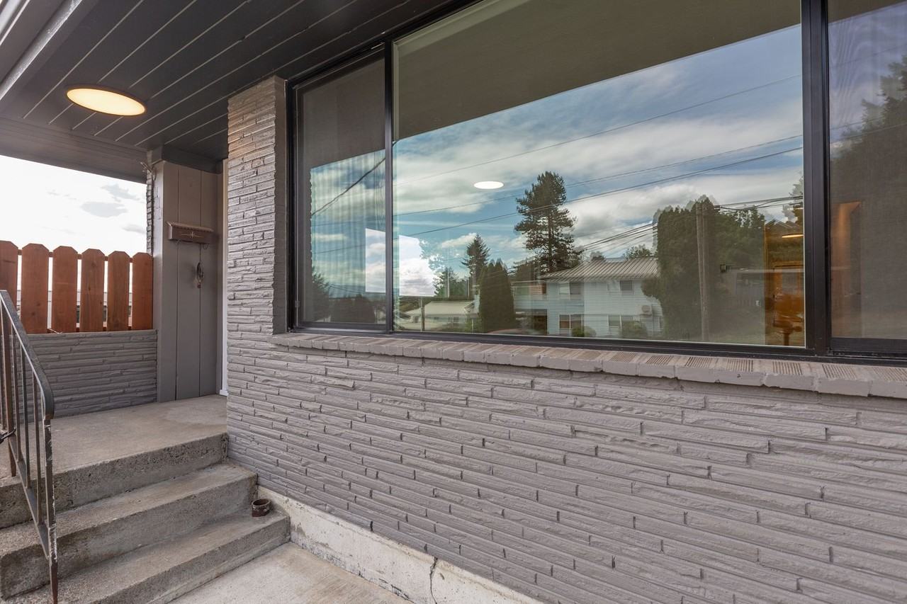 635 Ne Dallas St - Photo 2 of 23