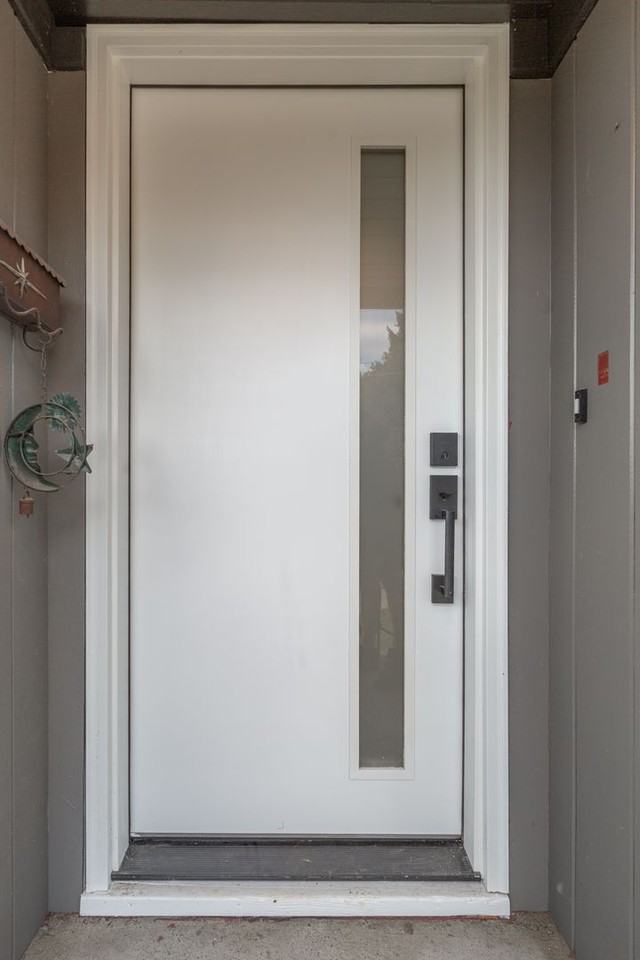 635 Ne Dallas St - Photo 4 of 23