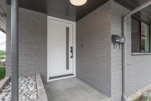 featured image of 641 Ne Dallas St