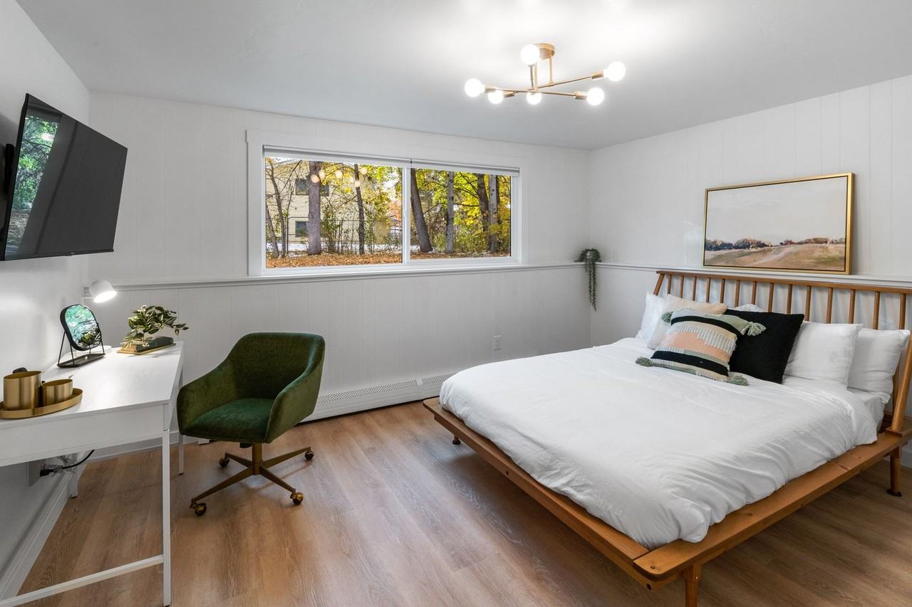 409 N 21st Ave - Photo 2 of 50