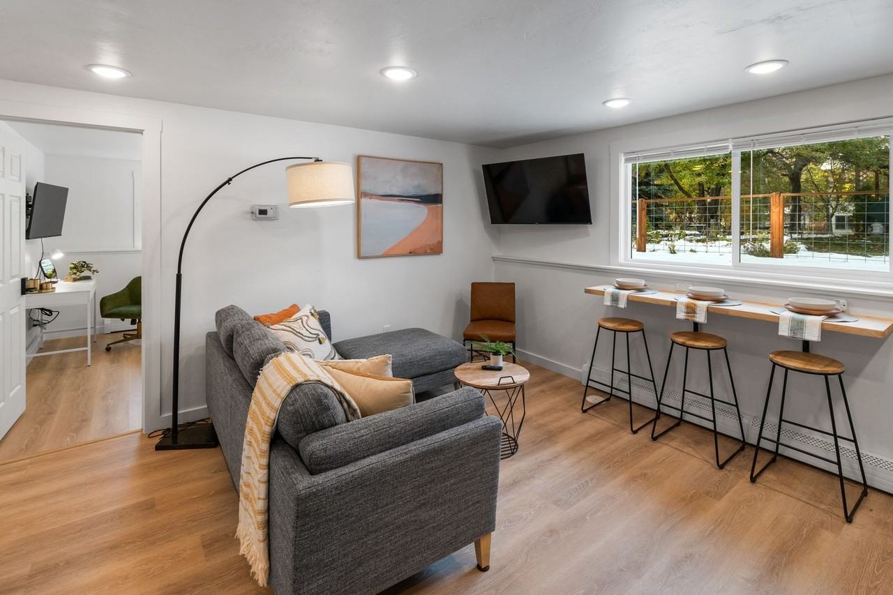 409 N 21st Ave - Photo 4 of 50