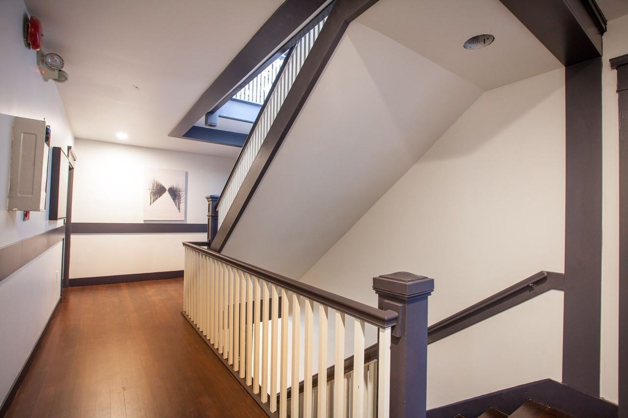 Great Location with Full Washer and Dryer in Unit and Full Kitchen! - Photo 3 of 36