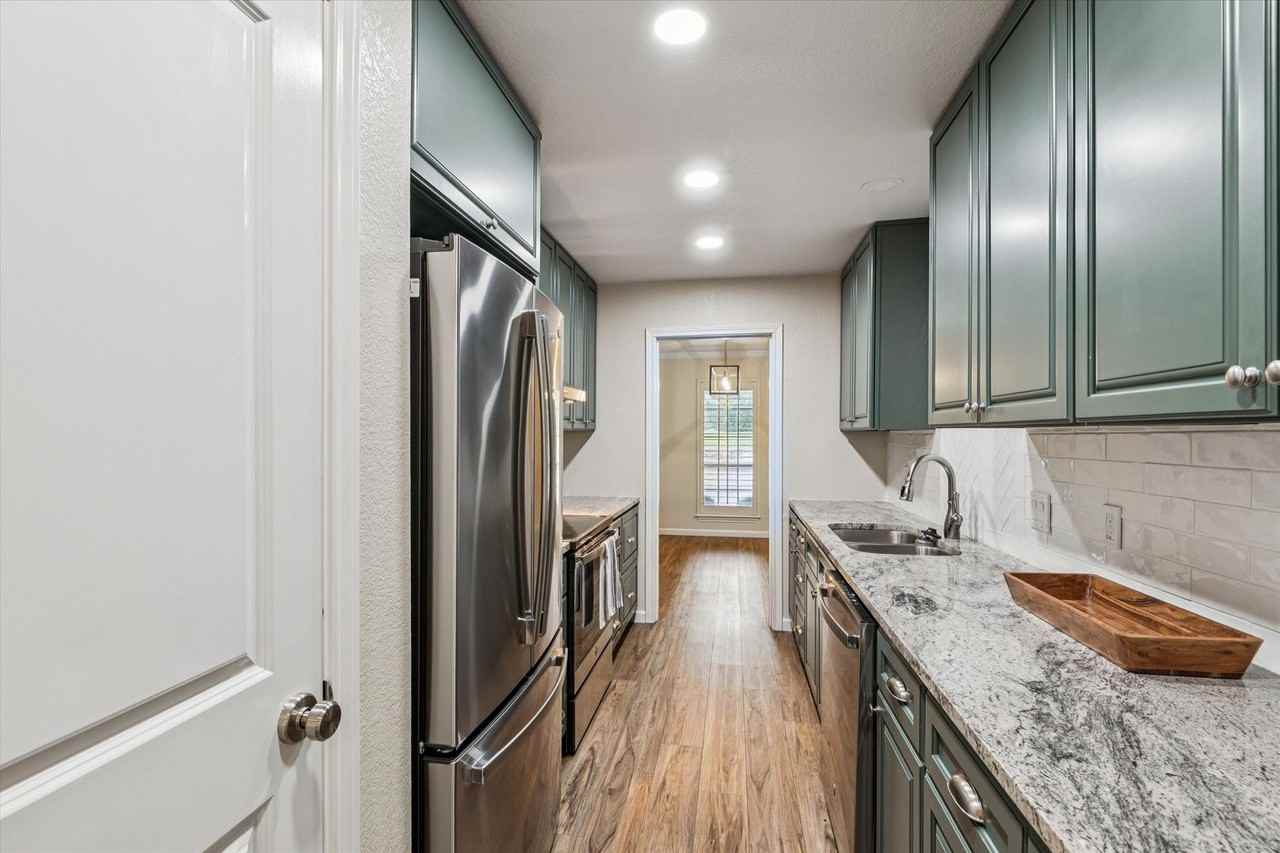 5222 Lake Shore Dr - Photo 2 of 29