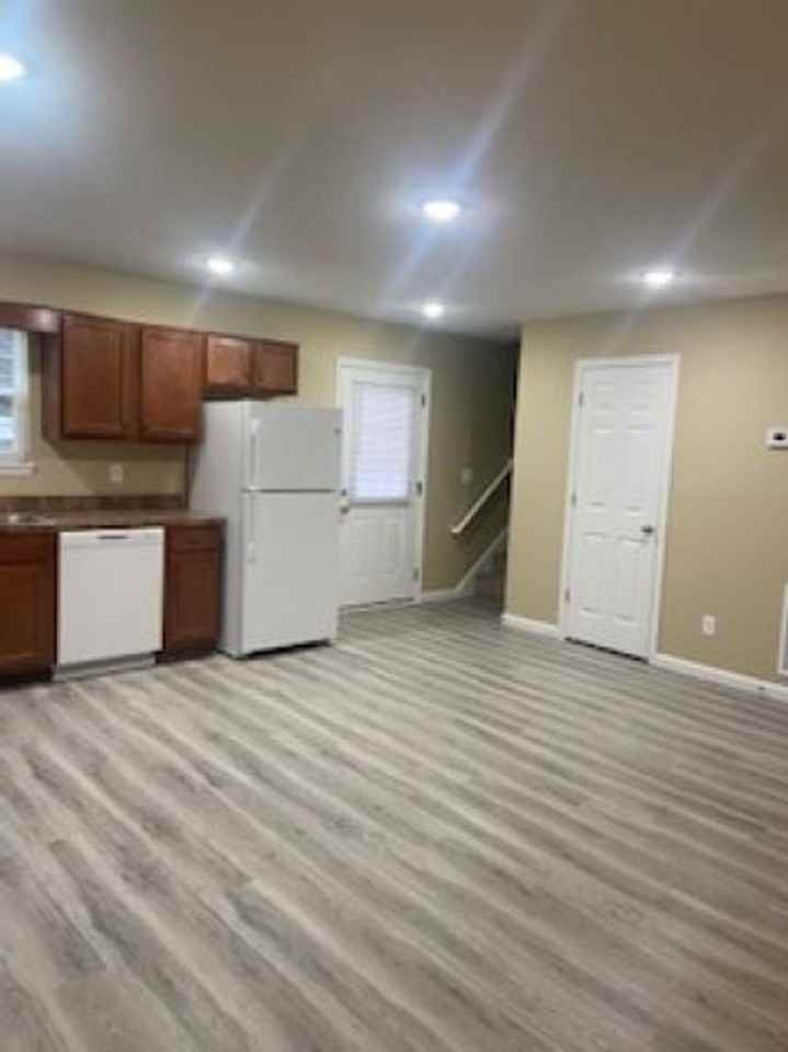 Pineview Dr - Photo 3 of 11