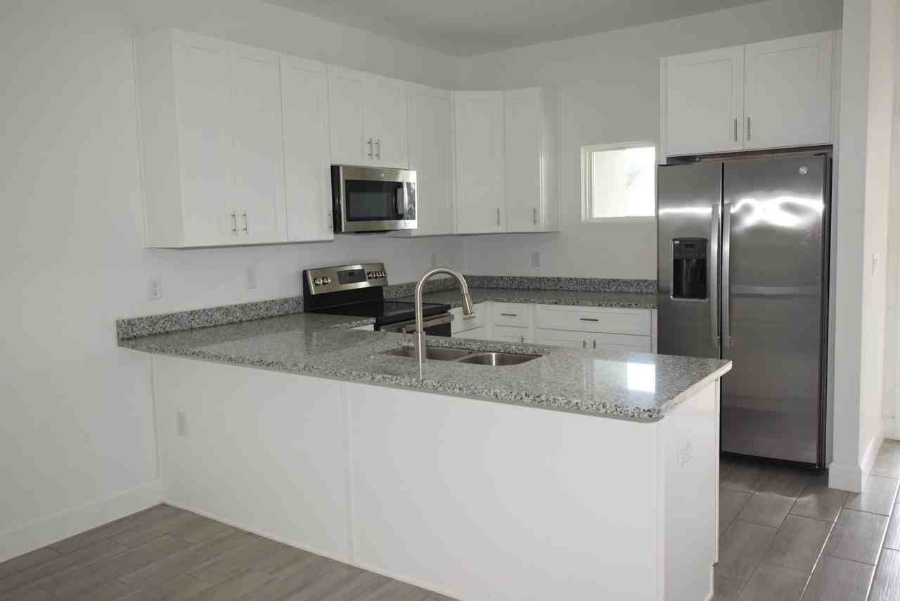 460 Lake Shore Pkwy - Photo 3 of 27