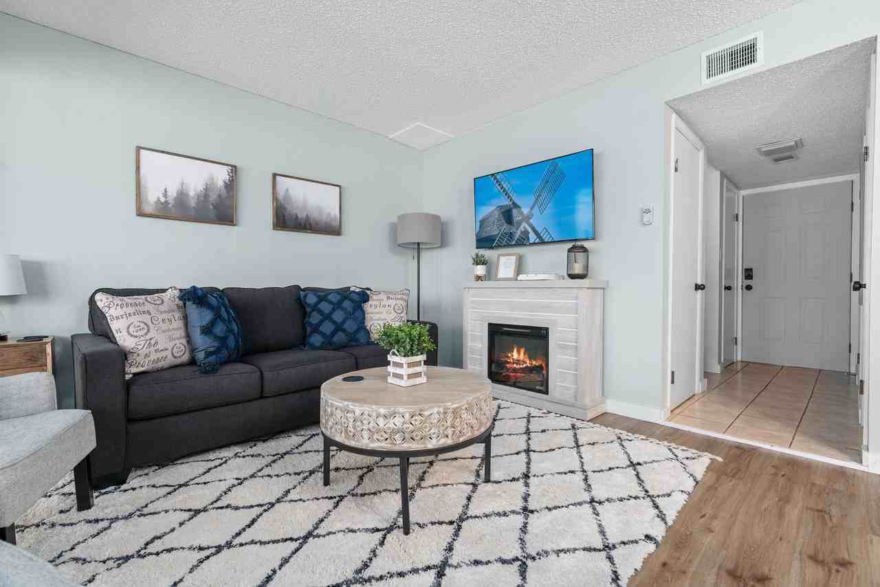 143 La Vista Ln - Photo 2 of 12