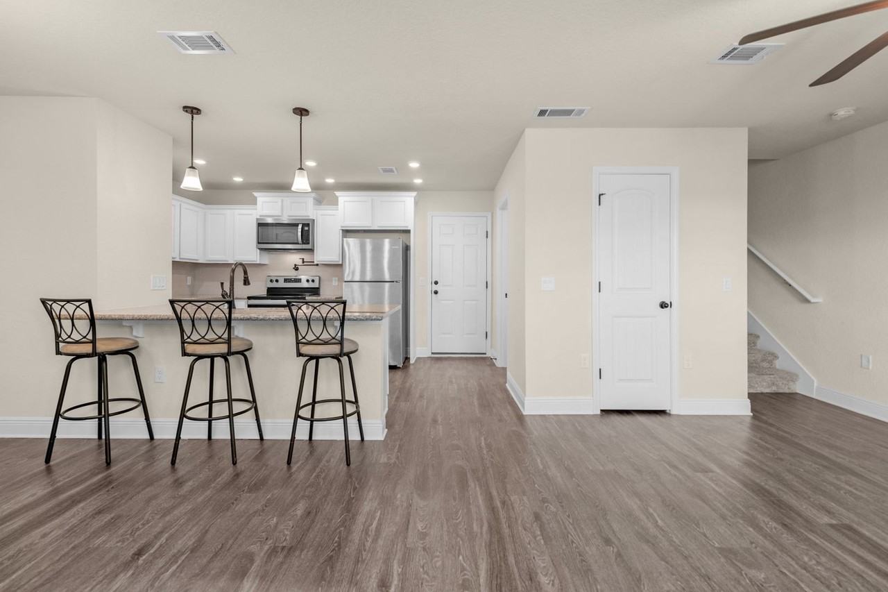 5069 Peach Dr - Photo 4 of 41