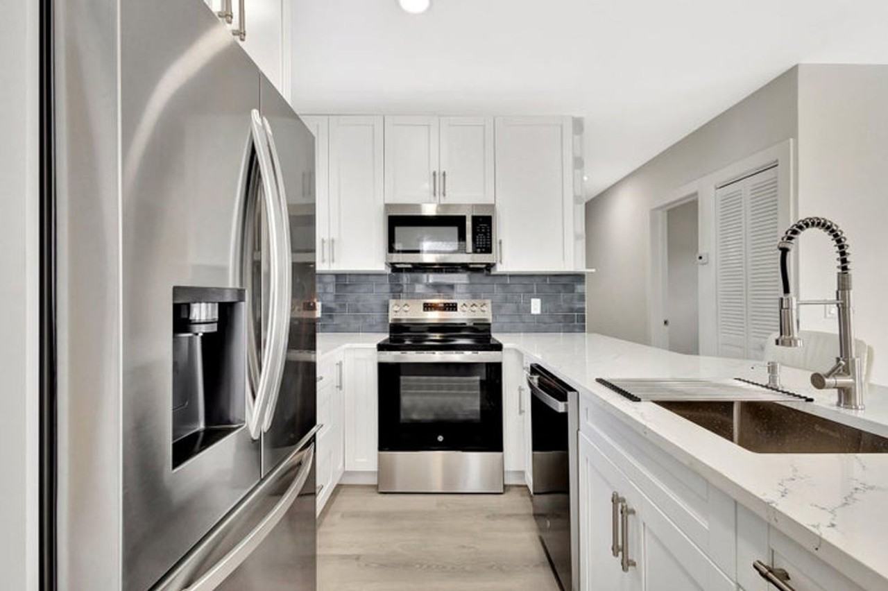 1335 Lee St - Photo 2 of 28