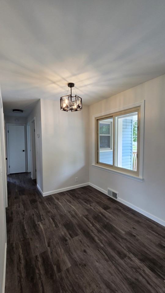 906 West Walnut Street - Photo 2 of 12