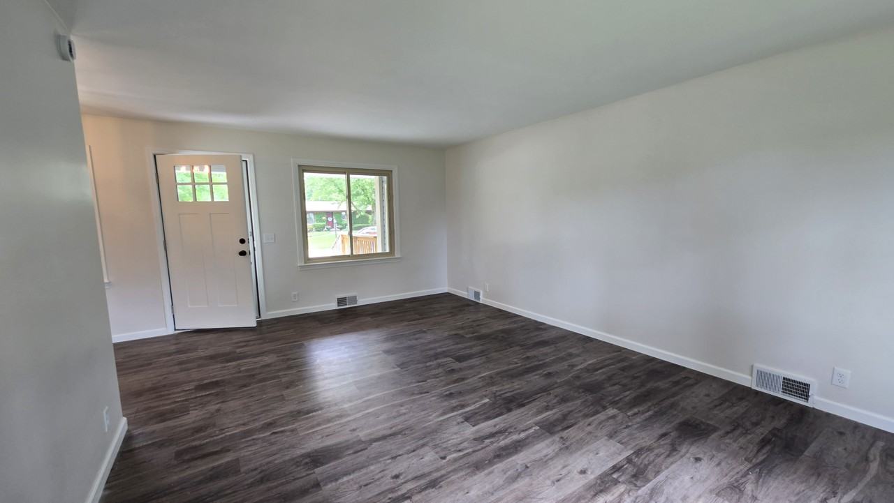 906 West Walnut Street - Photo 3 of 12