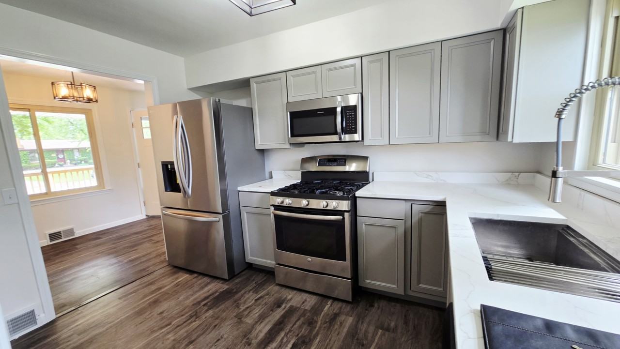 906 West Walnut Street - Photo 5 of 12