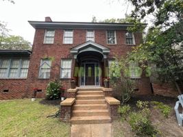 featured image of 2501 Blossom St