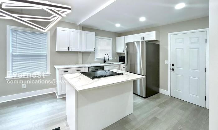 1515 Jonesboro Rd Se - Photo 3 of 24