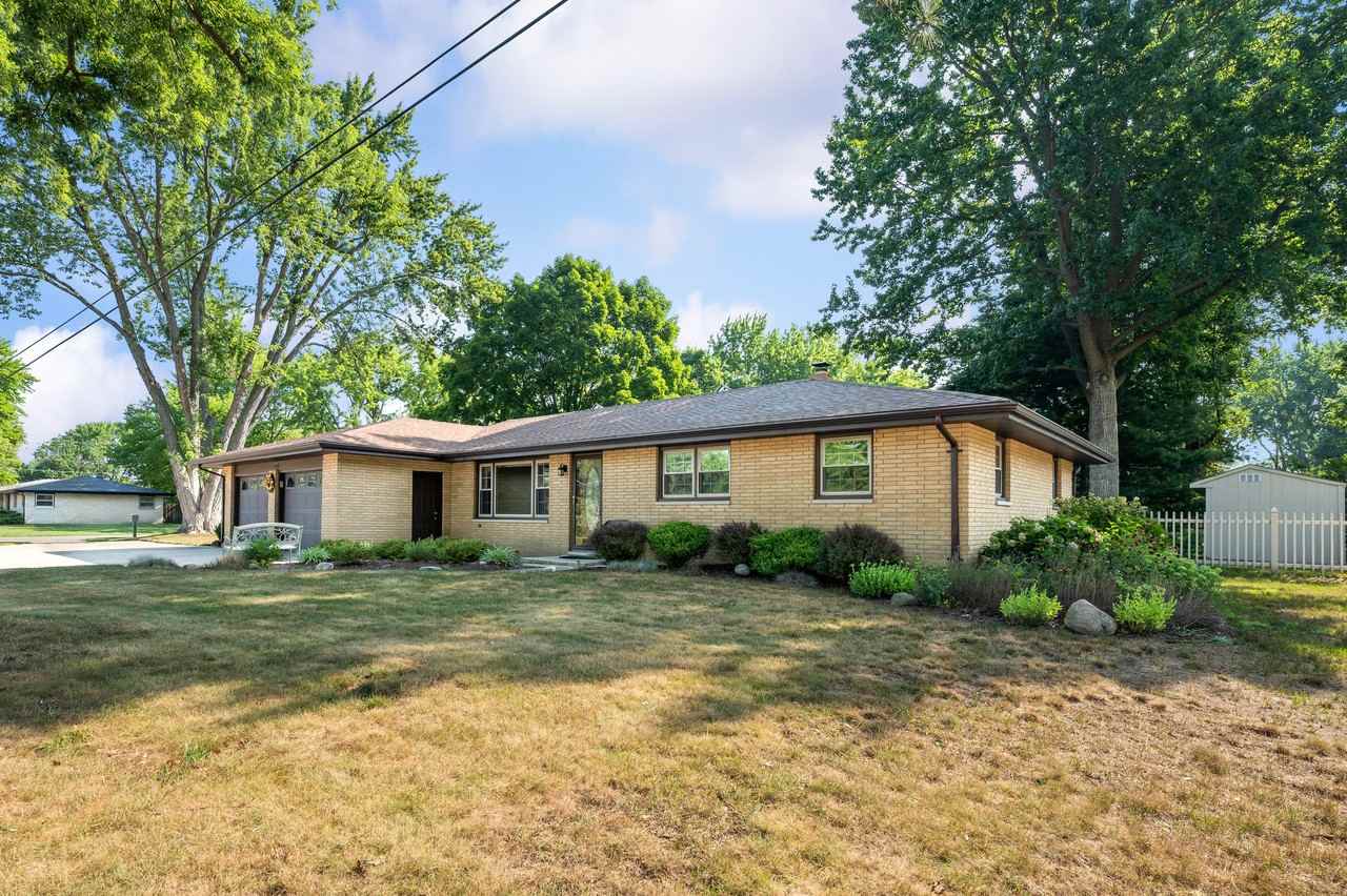 1686 N Teakwood Dr #NA - Photo 2 of 28