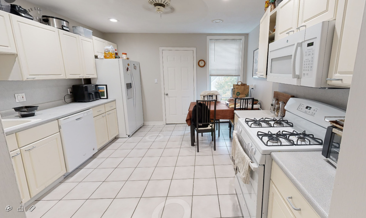 11 Beacon St #3 - Photo 4 of 13