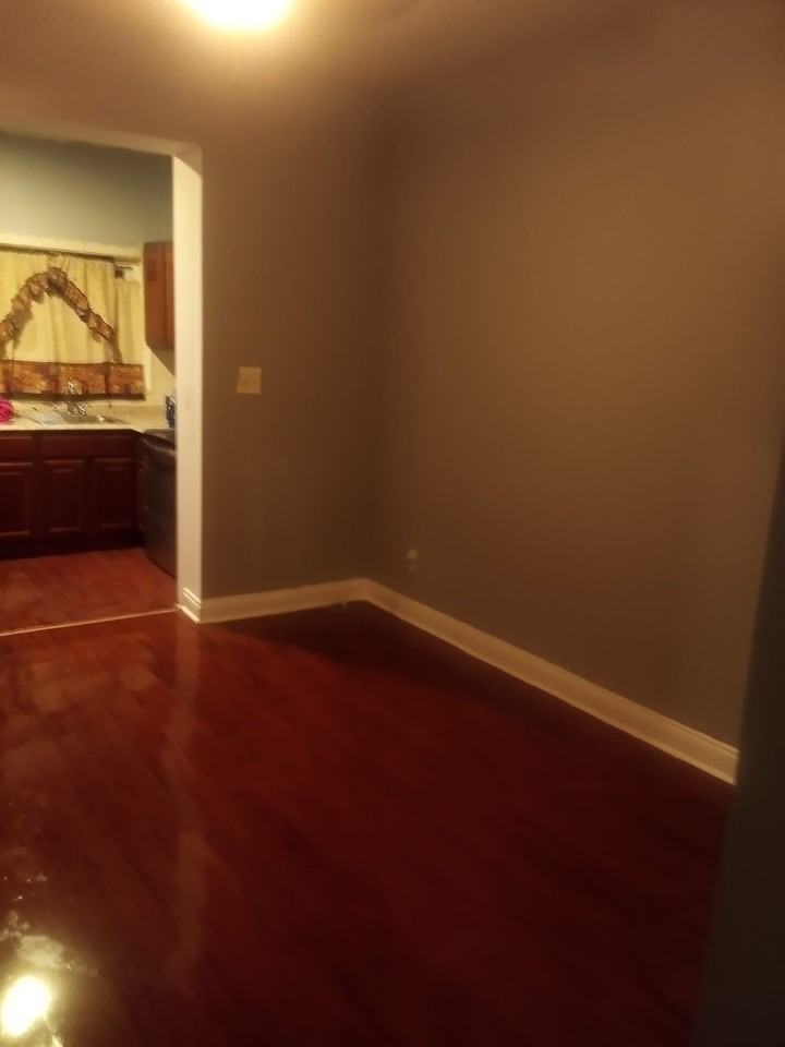 5247 Spruce St #2B - Photo 2 of 7