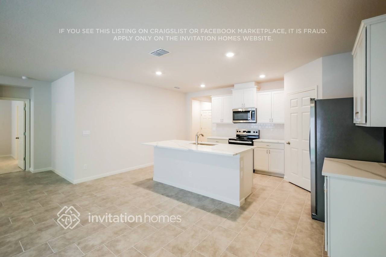 9659 Sea Spray Dr - Photo 5 of 17