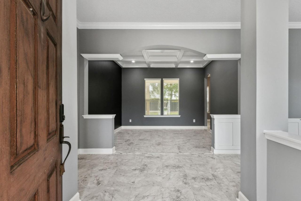 14617 Zachary Dr E - Photo 2 of 20